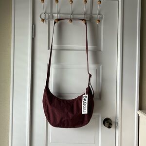 NWT BAGGU Medium Crescent Mahogany Bag